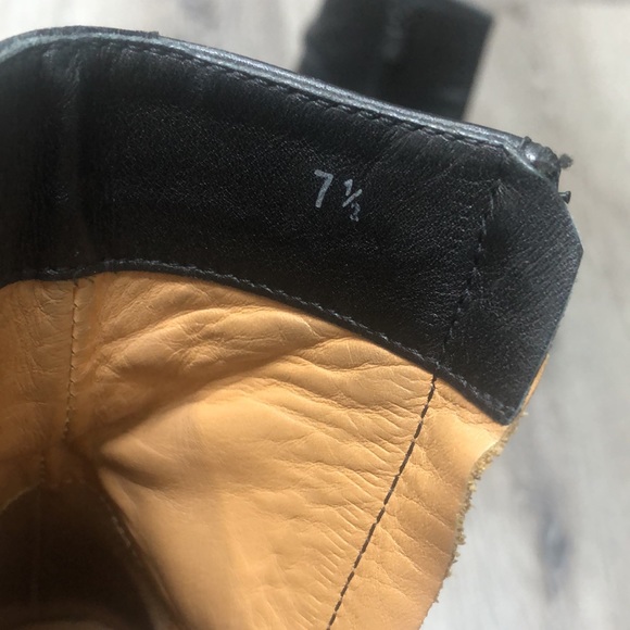 Tod’s Classic Leather Bootie Side Zip Stacked Heel - Picture 7 of 9